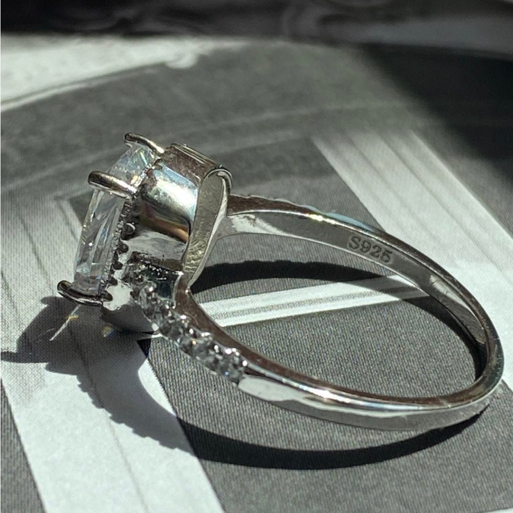 Sterling Silver Ring with cubic zircon stones 💫🩵💍 - Picture 2 of 5